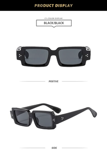 Vues de face et de profil de lunettes de soleil rectangulaires noires à rivets argentés