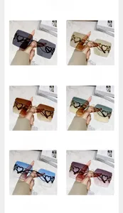 Collage de lunettes de soleil carrées sans monture en six couleurs avec détail cœur