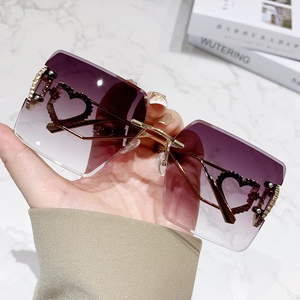 Lunettes De Soleil Carrées Sans Monture Surdimensionnées Mode Femmes Verres Dégradés AC Protection UV400 Branche Coeur Métal