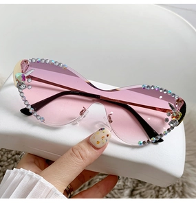 Détails de lunettes papillon sans monture avec verres dégradés roses et strass brillants