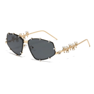 Fashionable oversized geometric sunglasses with rhinestones and gold metal frame