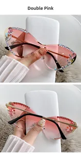 Détail de lunettes œil-de-chat rose dégradé avec strass et style tendance Y2K