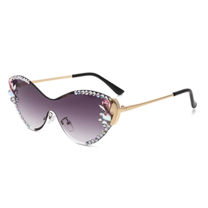 Lunettes de soleil oversize œil de chat à verres dégradés violets avec strass