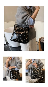 Détails du sac noir brillant avec œillets métalliques argentés et finition en simili cuir