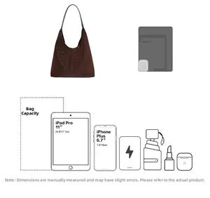 Capacité du sac cabas léopard montrant l'espace pour iPad Pro 11 et iPhone 6.7