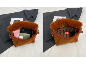 Vista interna con fodera a righe e grande capacità della borsa a secchiello peluche
