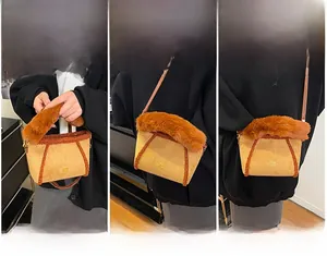 Tre modi di indossare il secchiello in pelliccia sintetica a mano e a tracolla