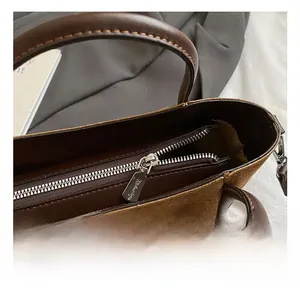 Detailaufnahme des hochwertigen silbernen Reißverschlusses und der Nähte der Tasche