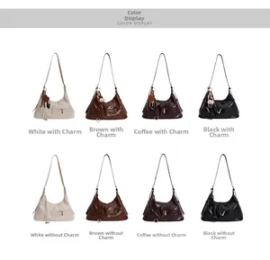 Grille détaillée montrant des sacs hobo en blanc, marron, café et noir avec breloques