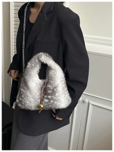 Detailed view of the plush bucket bag with deer pattern fur and gold chain strap