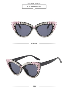Detailansicht der Cat-Eye-Sonnenbrille mit Strass und rosa Tropfenkristallen