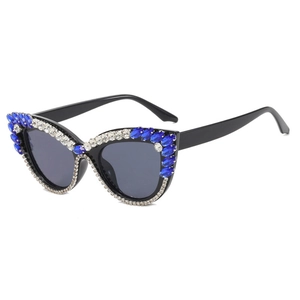 Retro Katzenaugen-Sonnenbrille mit blauen Strasssteinen und schwarzem Rahmen für Luxus