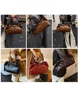 Sacs cabas matelassés en noir, marron et bordeaux présentés pour un look quotidien