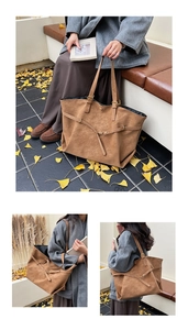 Détail du sac cabas vintage en daim marron avec boucle décorative et fines bandoulières