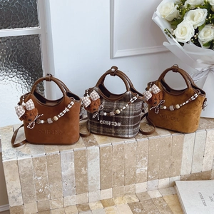 Mini-Perlen-Eimertaschen-Set aus Wildleder und Karostoff mit Bärenanhängern