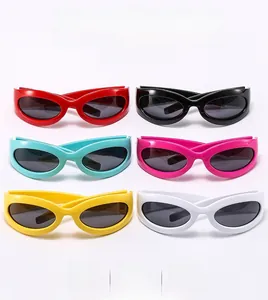 Grille détaillée de lunettes de soleil de sport ovales Y2K en couleurs macarons