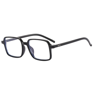Klassische schwarze quadratische Retro-Brille mit Blaulichtfilter und silbernen Nieten