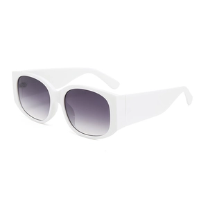 Lunettes de soleil rétro blanches avec verres dégradés gris en vue de profil à 45°