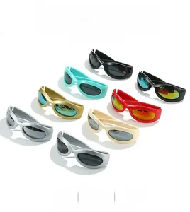 Futuristische Sport-Sonnenbrille im Wrap-Around-Stil in verschiedenen Farben und Rahmen