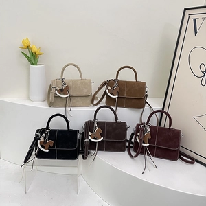 Retro square handbag with contrast stitching and horse charm in five elegant colors