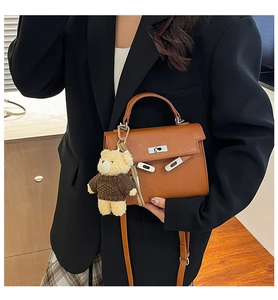 Bolso de mano de cuero marron estilo Kelly clasico bolso bandolera con dije de oso para mujeres
