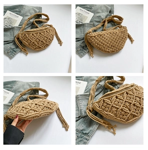 Vues détaillées d'un sac demi-lune beige tissé à la main avec pompons et fermeture éclair