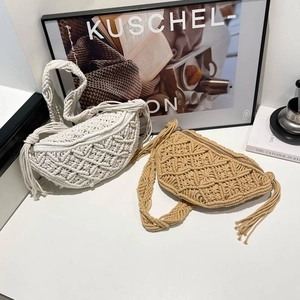 Sac bandoulière évidé style bohème en corde de coton tressée avec détail de gland