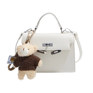 Bolso bandolera blanco de piel sintetica para mujer, diseno Kelly clasico con bonito osito.
