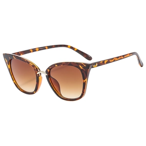 Classic tortoise shell cat eye sunglasses with brown gradient lenses for women