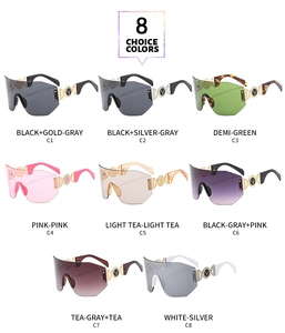 Présentation à plat de lunettes de soleil sans monture en huit couleurs avec décor en métal