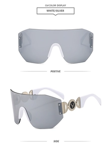 Détail de lunettes de soleil visière sans monture blanches avec verres argentés et métal