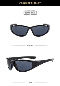 Détails de lunettes de soleil sport noires avec branches larges et verres gris