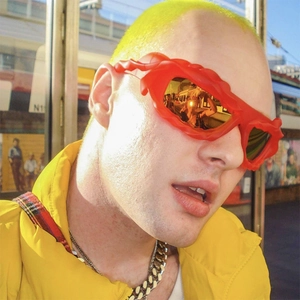 Occhiali Da Sole Con Montatura Torciata Irregolare PC UV400 Hip Hop Y2K Streetwear Moda Uomini Donne