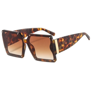 Chic square oversized tortoiseshell sunglasses with textured temples and golden accents