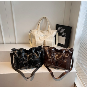 Detailed display of large capacity tote bags in off-white, black, and coffee PU leather