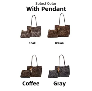 Dettaglio del set borsa tote leopardata in quattro colori con ciondoli nappa