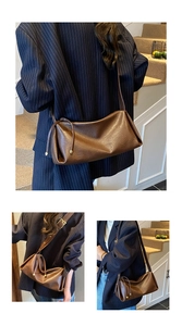 Vue détaillée du sac polochon en cuir ciré marron sous plusieurs angles de profil