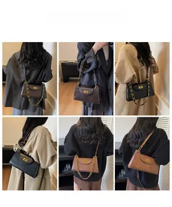 Détails de sacs portés épaule en cuir avec chaîne dorée en noir et tons marron