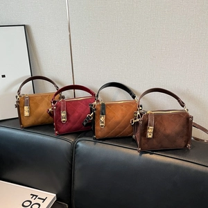 Quilted square handbags in autumn colors with gold buckles and detachable straps