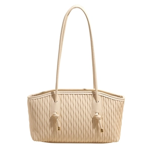 Minimalistische cremefarbene Tote Bag mit Wellenfalten und elegantem Knotendetail