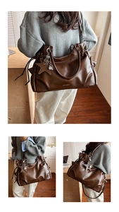 Détails du sac cabas en cuir ciré marron avec logo Moon & Star embossé sur le dessous