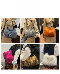 Sacs à bandoulière en fausse fourrure en six couleurs dont bleu-gris et rose pour l'hiver