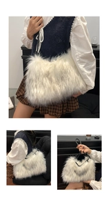 Détail du sac hobo en fausse fourrure blanche avec bandoulière noire mode hiver