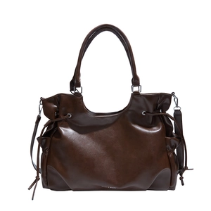 Sac cabas vintage en cuir ciré marron foncé avec détails de cordon et bandoulière