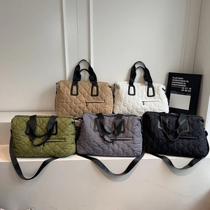 Minimalistische große gesteppte Shopper-Tasche in fünf Farben für Sport und Reisen