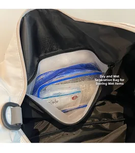 Détail du grand sac cabas avec compartiment intérieur étanche pour objets humides