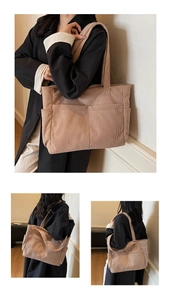 Détails du sac cabas en velours côtelé rose clair montrant la texture à rayures