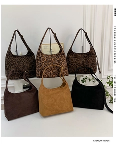 Selezione di borse tote in camoscio con stampa leopardata e colori solidi autunnali