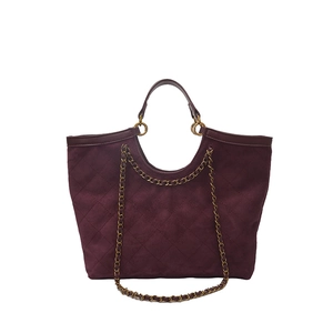 Burgundy quilted tote bag with gold chain strap and elegant rhombus pattern design