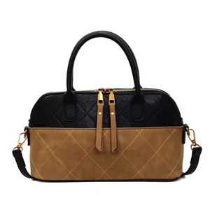 Sac fourre-tout matelassé bicolore en cuir noir et marron avec fermetures éclair
